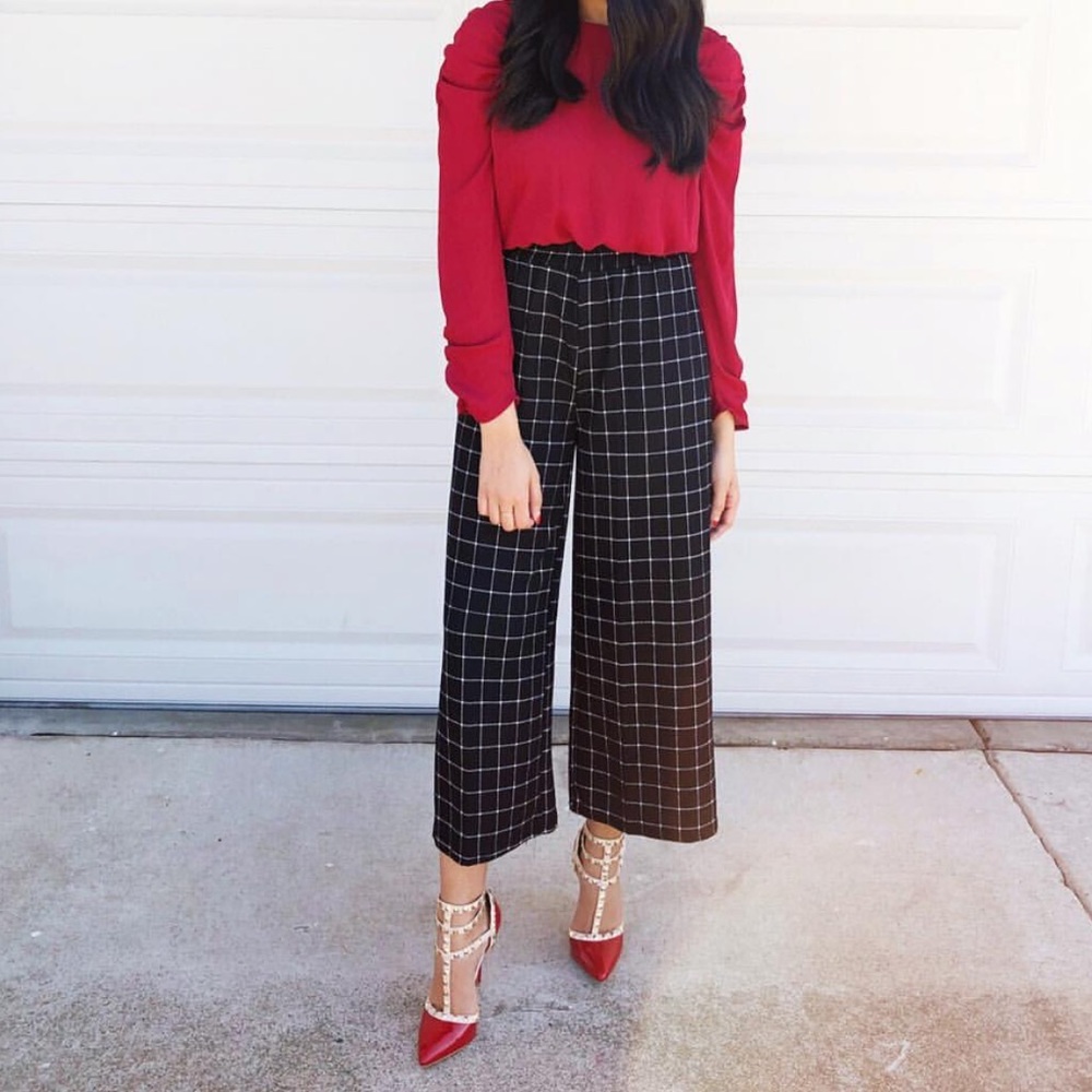 Black grid detail cropped pants